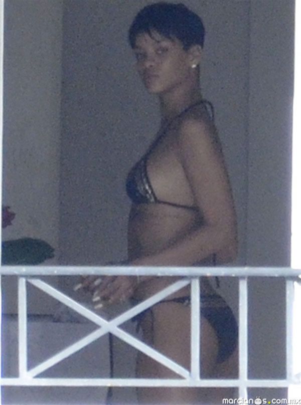 Rihanna desnuda (9)