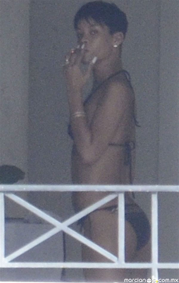 Rihanna desnuda (8)