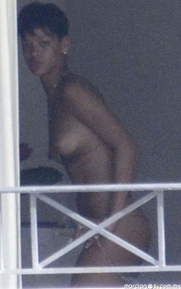 Rihanna desnuda (5)
