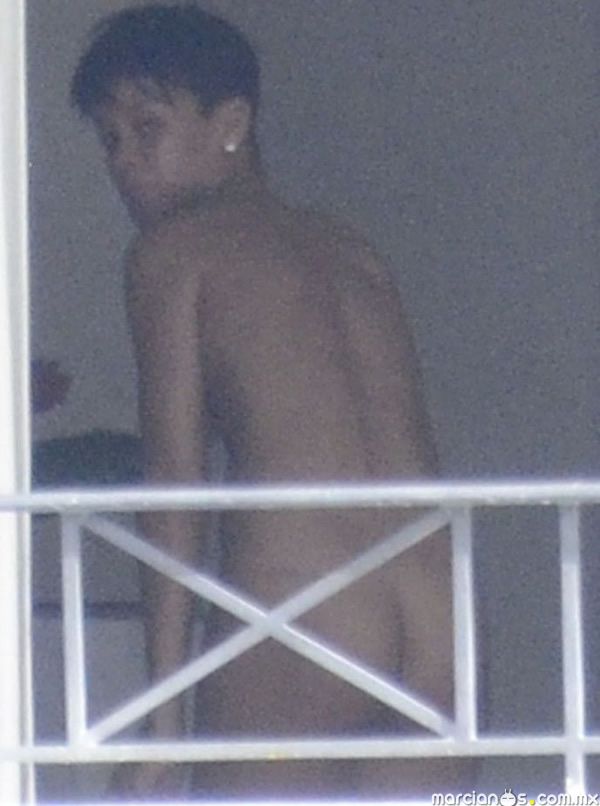 Rihanna desnuda (4)